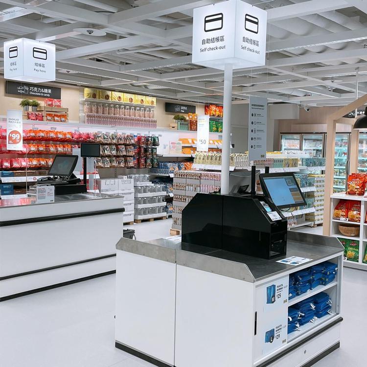 IKEA台北城市店－小巨蛋，特別設置自助點餐機。記者劉小川／攝影
