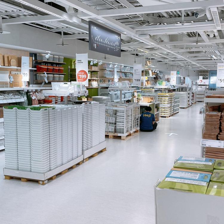 IKEA台北城市店－小巨蛋，少了展示間，多了更多家飾品。記者劉小川／攝影