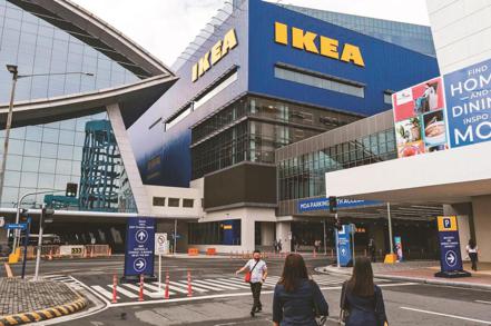 宜家家居首家菲律賓門市25日在首都馬尼拉開幕，這也是IKEA全球最大門市，力拚首年客流量衝到700萬人，為這個瑞典家具巨頭拓展亞洲市場的最新行動。 （彭博資訊）