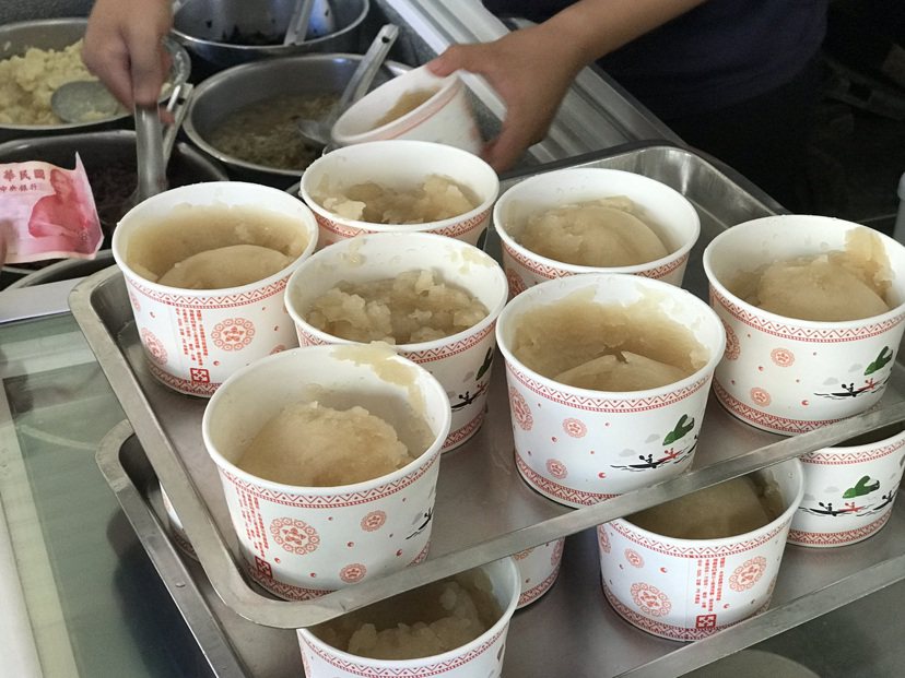花蓮壽豐鄉豐春冰菓店的甘蔗冰以古法製成，香甜一甲子。 圖／王燕華 攝影