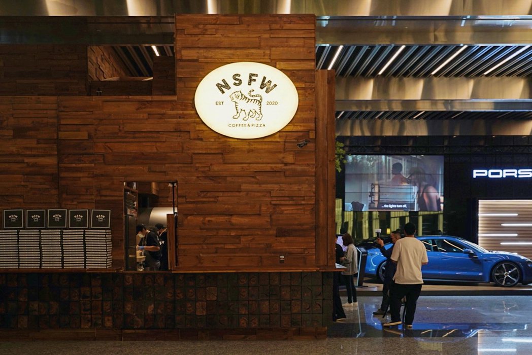 N.S.F.W Coffee & Pizza位於台北國泰置地大樓一樓，試營運一年...