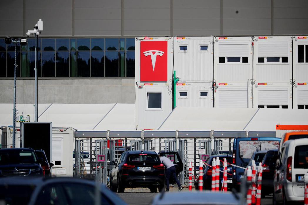 特斯拉（Tesla）26日宣布，已撤回柏林近郊電池新廠的補助申請，金額據了解接近...