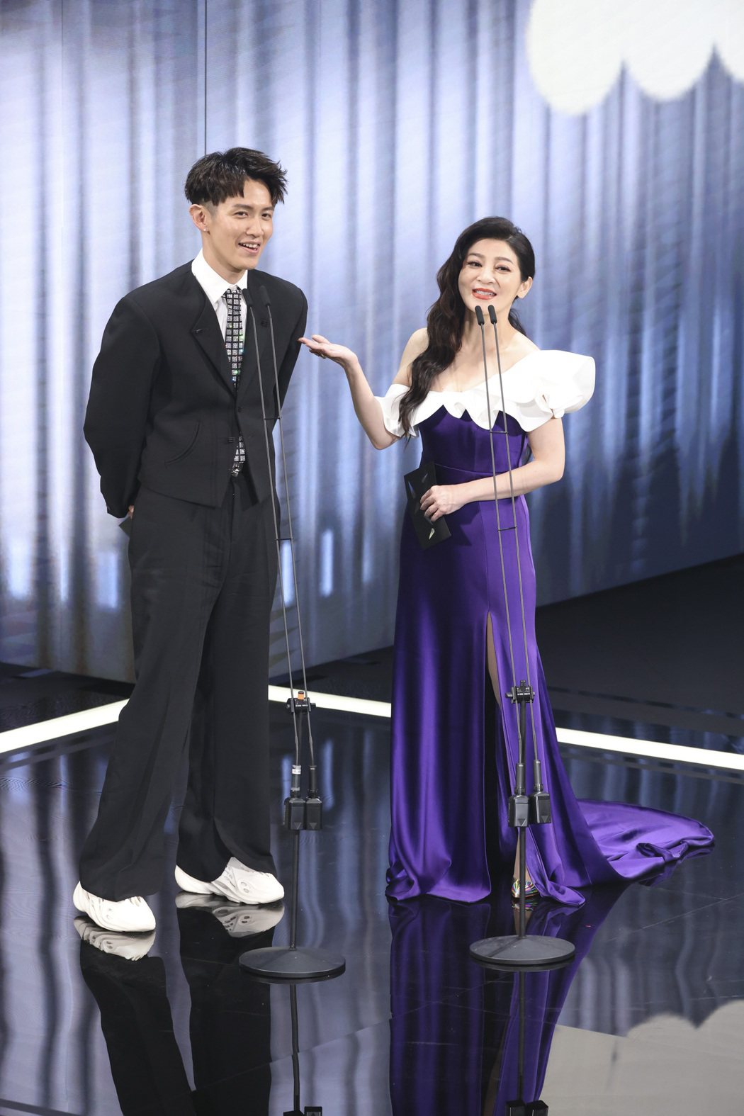 柯震東（左）、王彩樺在金馬獎上擔任頒獎人。記者沈昱嘉／攝影