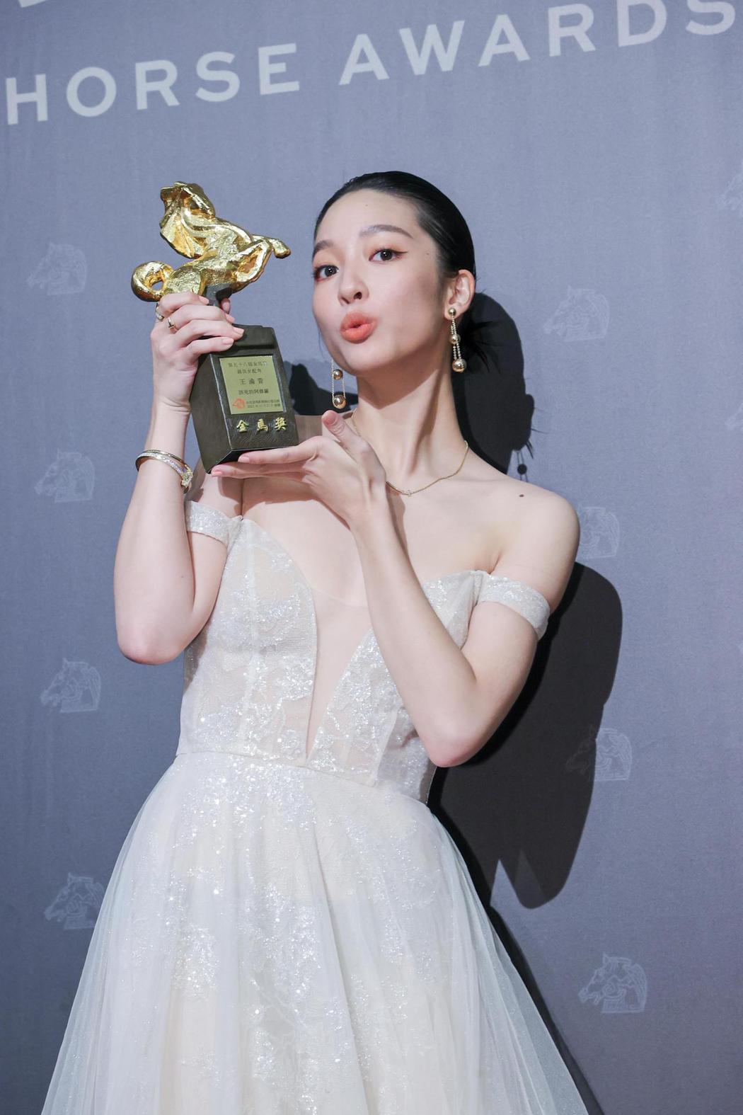 王渝萱以「該死的阿修羅」奪下金馬最佳女配角獎。記者許正宏／攝影