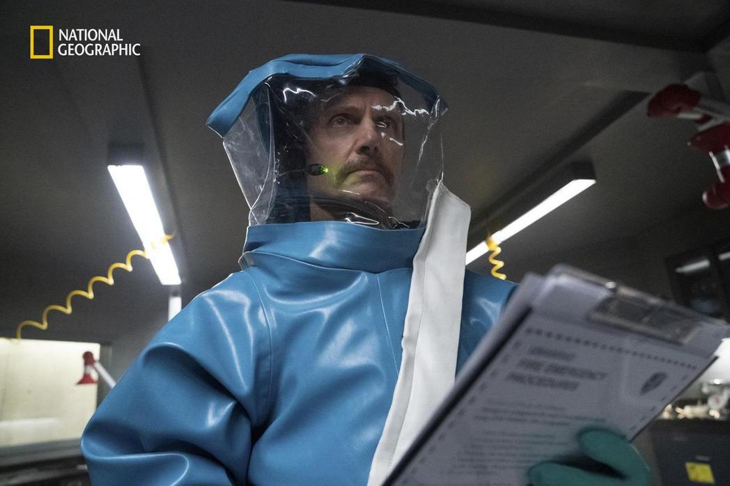 東尼高德溫在「炭疽病浩劫」飾演微生物學家。圖／國家地理頻道提供
