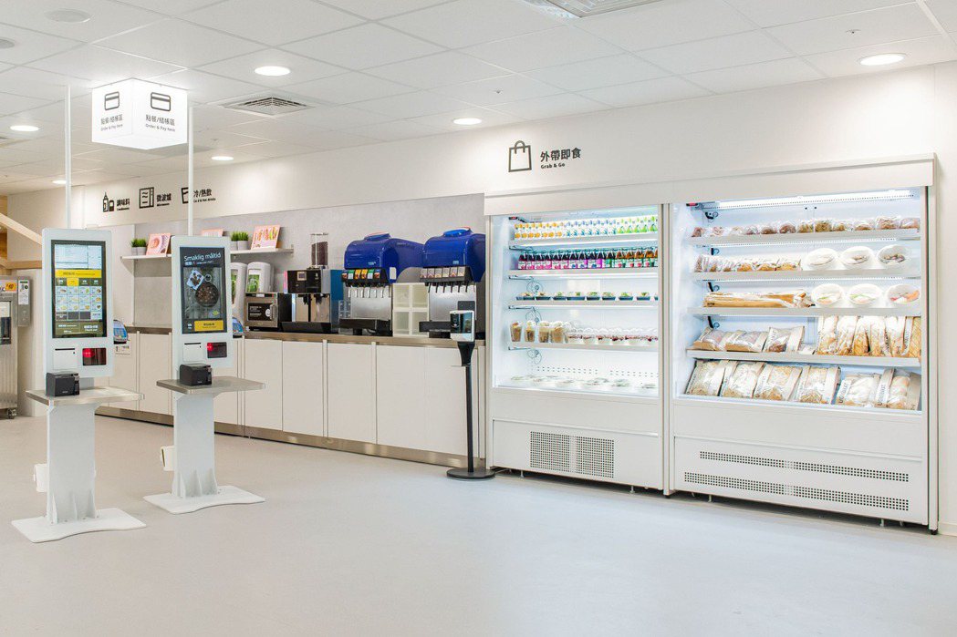 台北城市店首度增設 Grab & Go 自助點餐機，外帶即食更加便利。 IKEA...