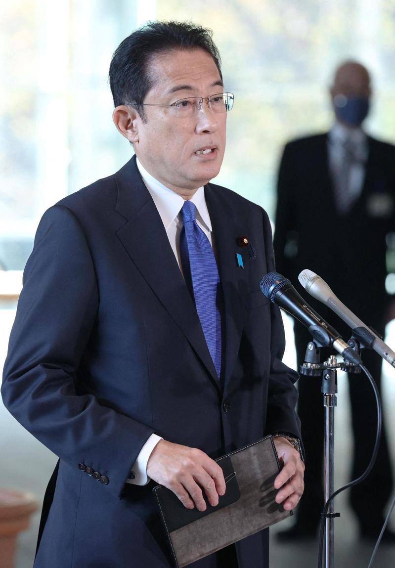 日本首相岸田文雄宣布明天全面禁止外籍人士入境，並強調自己會一肩扛起過度謹慎招致的所有批評。 法新社