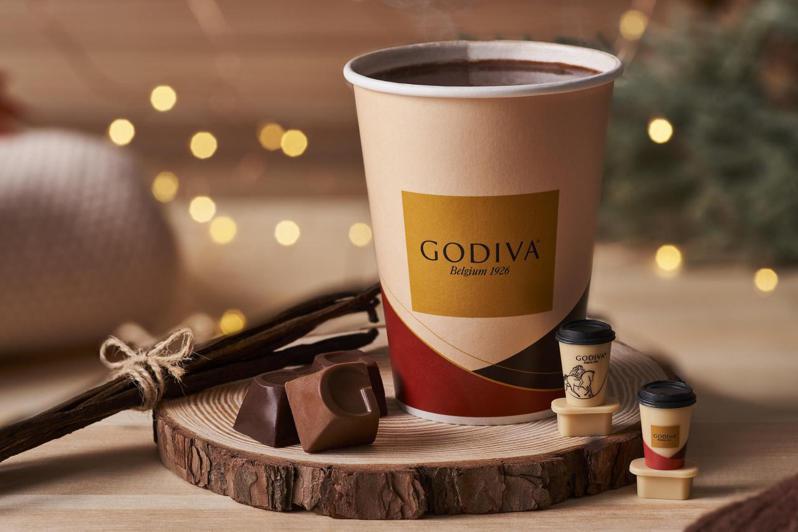 全新GODIVA馬達加斯加香草風味熱巧克力12月1日起於7-ELEVEN限量回歸，今年還附上客製造型杯塞讓鐵粉們收藏。圖／GODIVA提供
