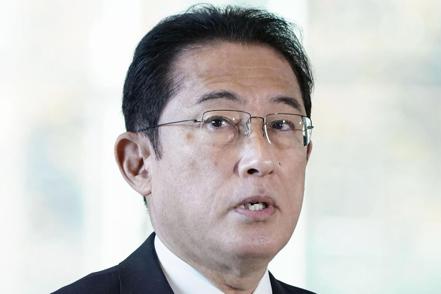 日本首相岸田文雄今天宣布，日本從11月30日起將禁止所有外國旅客入境。（美聯社）