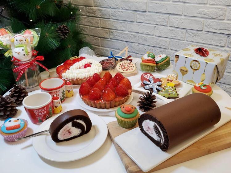 亞尼克今年冬天推出「特黑草莓雙漩」生乳卷以及一系列聖誕甜品。記者陳睿中／攝影