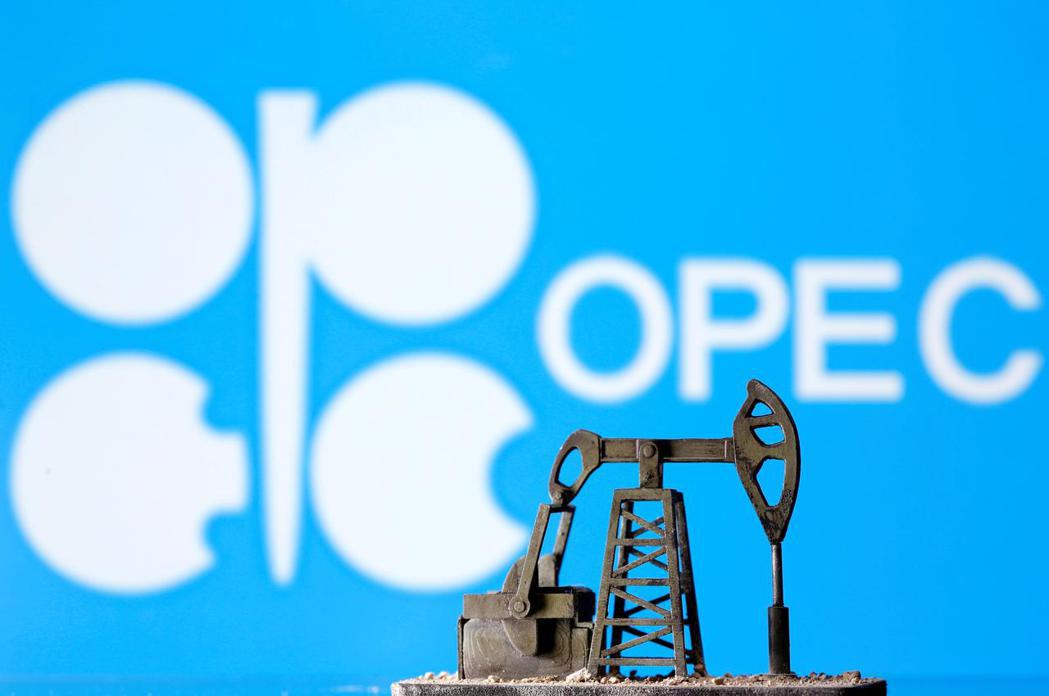 小摩分析師認為，OPEC+的閒置產能下滑，布蘭特油價明年可望漲至每桶125美元，...