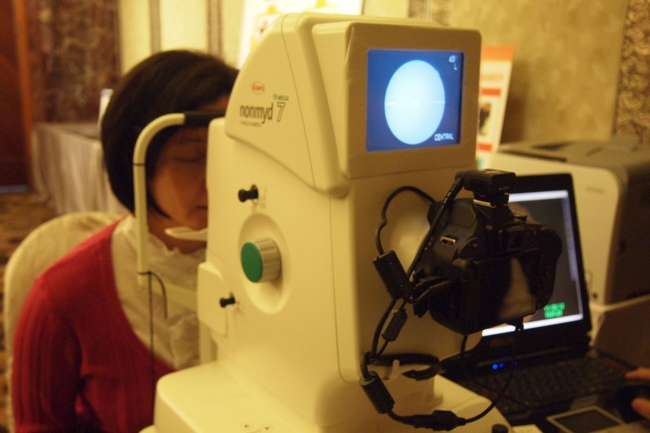 眼底檢查可以檢查出兩大類疾病：眼部相關疾病和全身性疾病。<br />報系資料照 記者李樹人/攝影