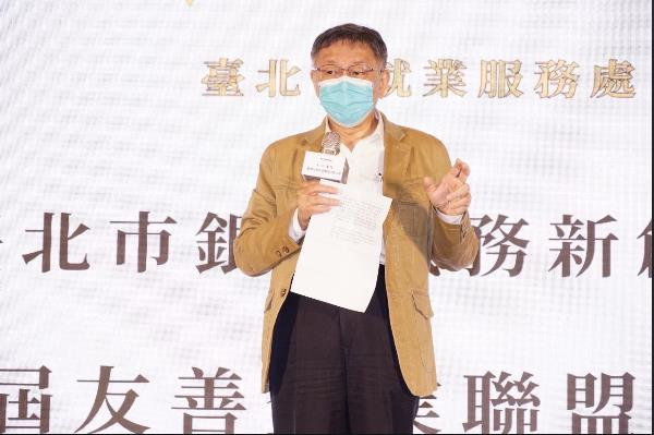台北市長柯文哲今天表示，預算是8月編列，當時疫情相當緊急，中央疫苗進貨不穩定，但...