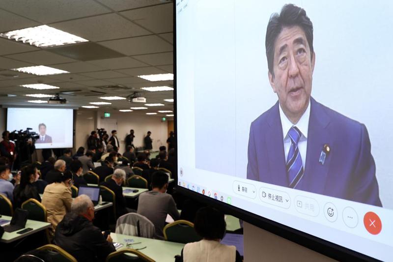 國策研究院上午邀請日本前首相安倍晉三以「新時代的台日關係」為題視訊演講。記者侯永全／攝影