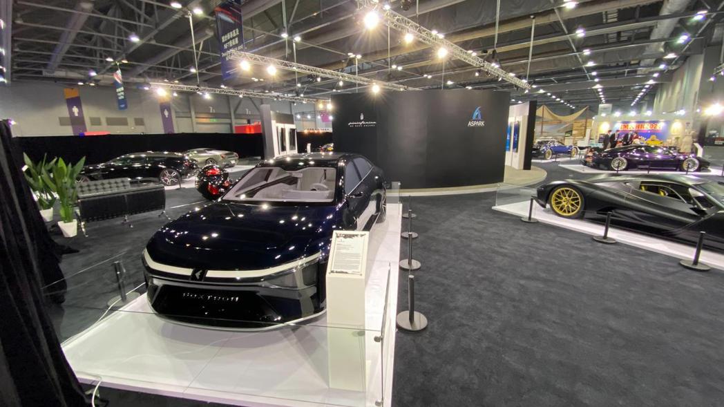 鴻海Model E電動車，在香港國際汽車博覽會亮相。鴻海/提供