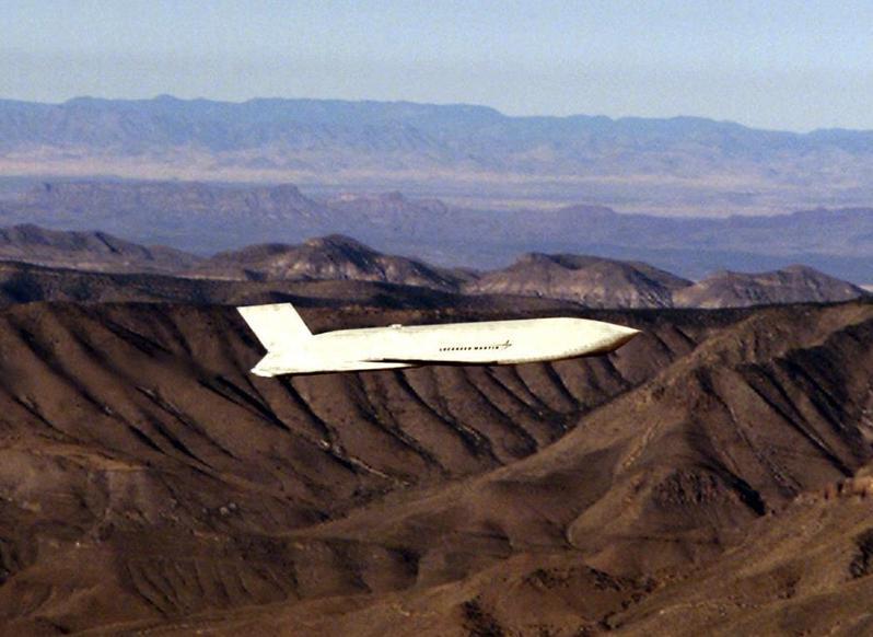 國防部證實想買，但美方尚未正式點頭的AGM-158遠距空對地飛彈。圖／美國空軍檔案照