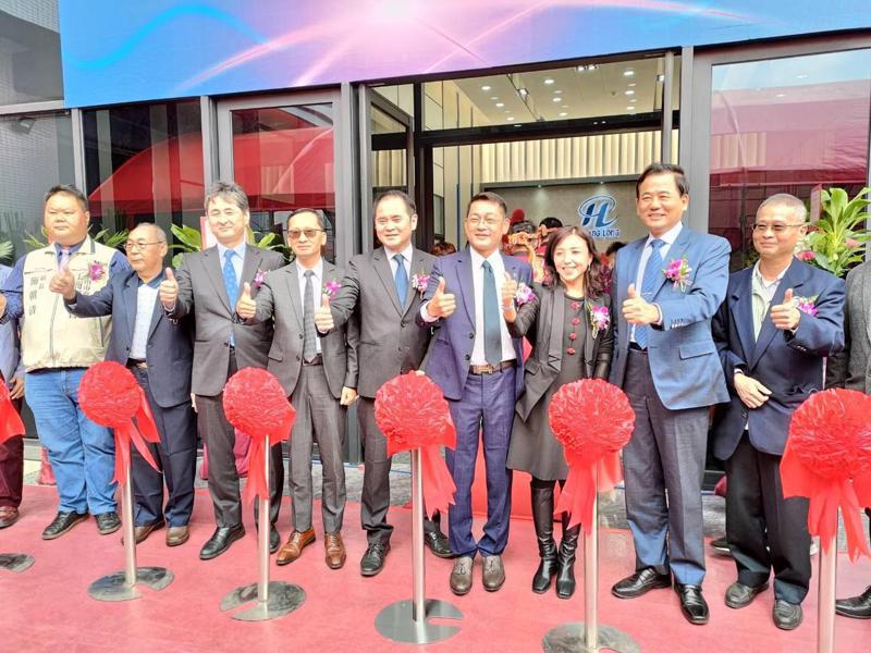 騜瀧有限公司新廠進駐台南市新吉工業區，今天舉行落成典禮。圖／經發局提供