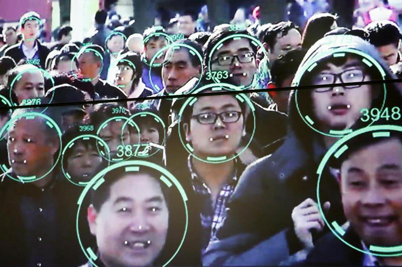 現代科技進步，反讓傳統情報工作破功。圖為2018年中國大陸國際社會公共安全產品博覽會展示的人臉辨識技術。路透