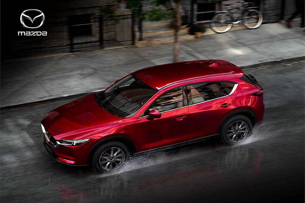 Mazda CX-5擁有前瞻的i-ACTIVSENSE主動安全科技，例如: 360度環景輔助系統以及倒車煞車輔助系統 (SCBS-R)，提供完整周延的安全防護。 圖／Mazda提供