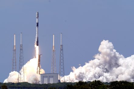 SpaceX上月26日發射獵鷹9號火箭，執行第29批次的「星鏈」低軌衛星投放，該次大約把60顆衛星放入軌道。美聯社
