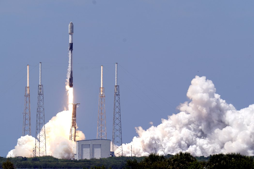 SpaceX上月26日發射獵鷹9號火箭，執行第29批次的「星鏈」低軌衛星投放，該...