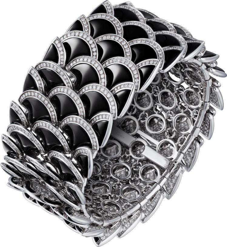 BLACK EURYTHMIE可翻轉手環，白K金鑲嵌縞瑪瑙、鑽石，2390萬元。圖／卡地亞提供