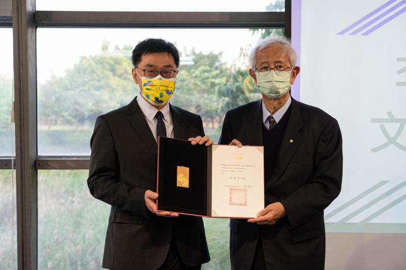 諾貝爾獎得主李遠哲今天將上百件的諾貝爾獎章等物件捐贈給國立台灣歷史博物館。圖／台史博提供