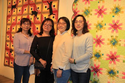 元培藝術中心拼布展創作者合影(右起)王美芳、朱慶英、段銀萍、傅琪珊。 元培/提供