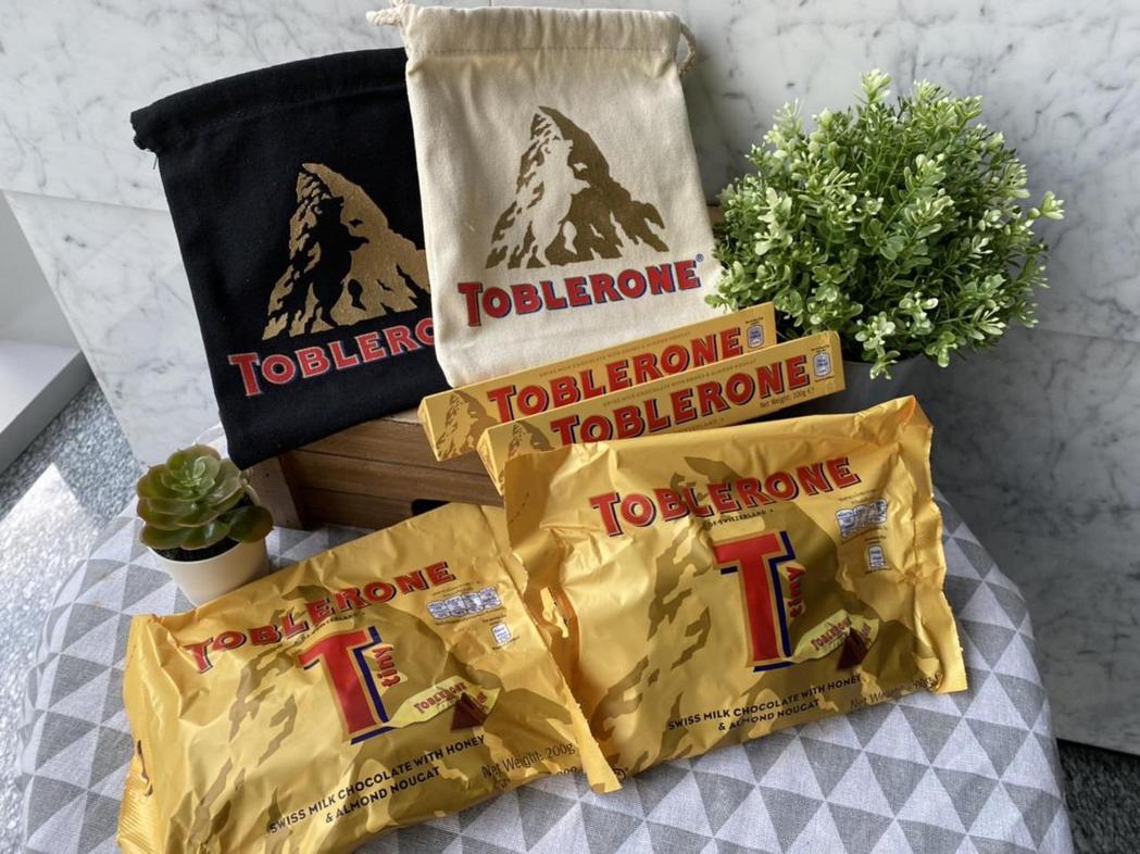 全聯獨家限定的「瑞士三角帆布束口袋組」，經典Toblerone LOGO搭配時尚...
