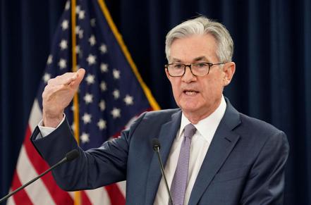 美國聯準會（Fed）主席鮑爾最新發言透露，未來兩年Fed數度升息已成定局。但目前為止，從美國股、債市反應看來，市場似乎認為不足為懼。圖／路透