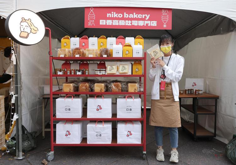 niko bakery日香高級吐司專賣店於500趴信義路廣場出攤，販售生吐司、果醬、花生醬。圖／500趴採訪團隊攝影