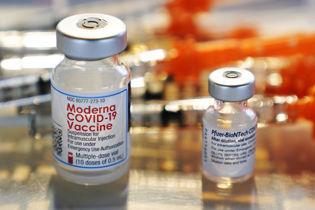 據英國南安普敦大學研究，BNT和莫德納疫苗做為加強劑的效果，在七款試驗疫苗中效果最好。  美聯社
