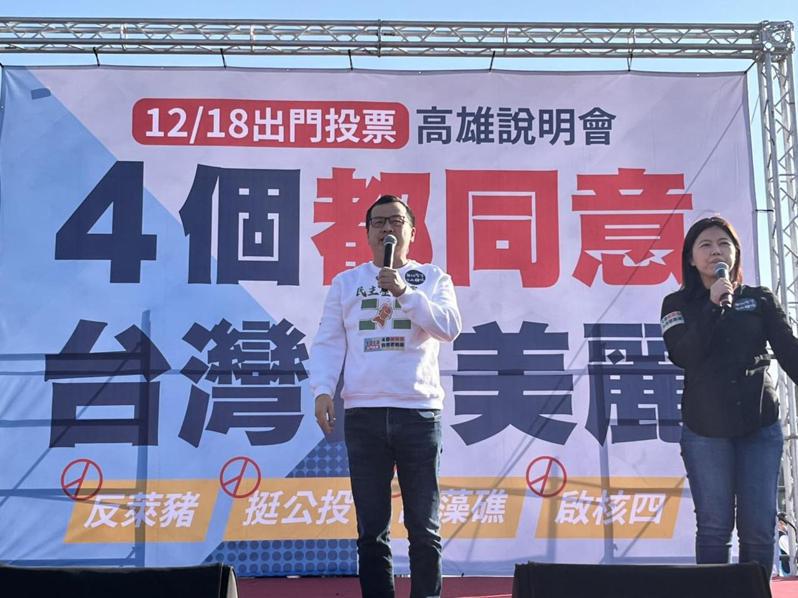 台北市議員羅智強（左）呼籲民眾投下4個同意讓民進黨聽到民意。記者林巧璉／攝影