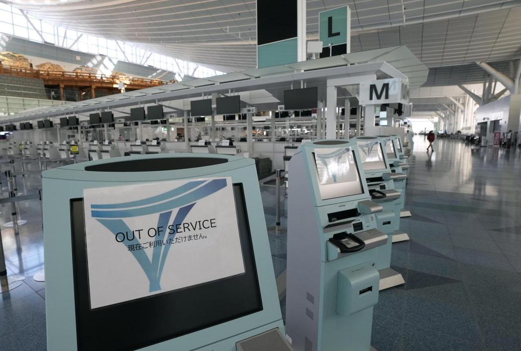 日本政府宣布全面禁止外國人入境。圖為12月3日的羽田機場。 圖／歐新社