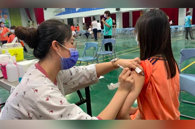 台北市副市長蔡炳坤今天表示，台北市的中學生BNT第二劑疫苗施打已經規畫好了，將從12月16日開打，打到12月底。本報資料照片