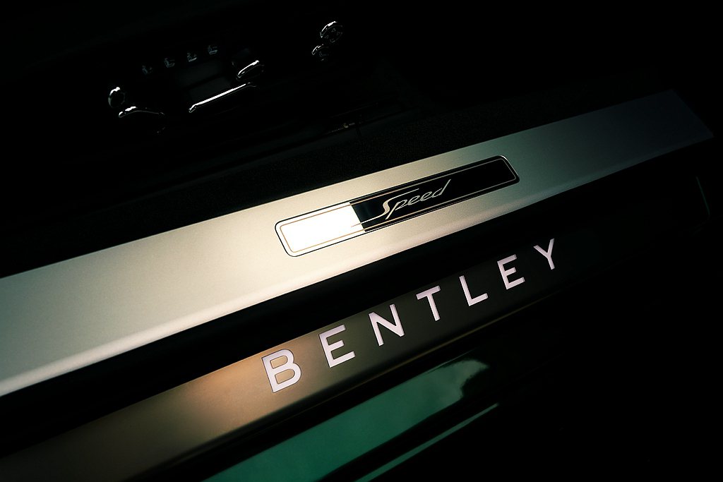 Bentley Continental GT Speed獨有麂皮配置，呈現呼應外...