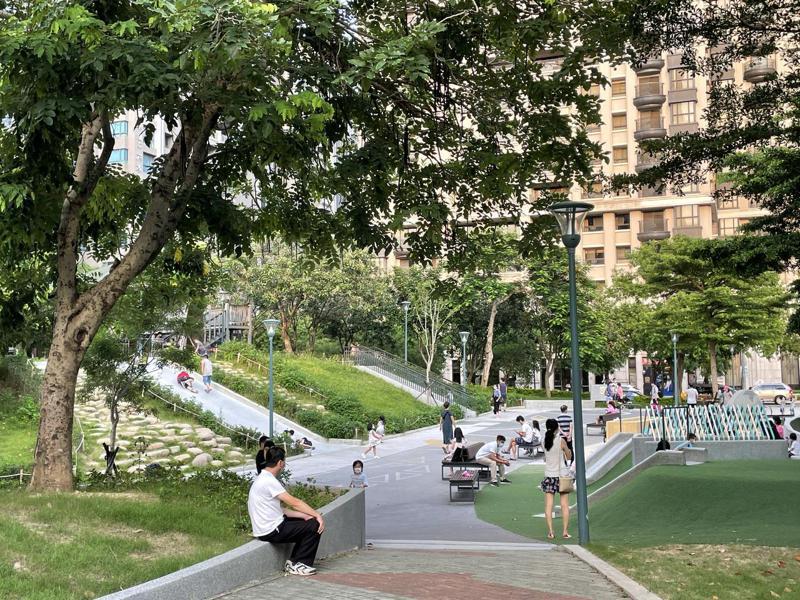 新竹市關新公園是熱門公園，但沒有設置公廁。記者張裕珍／攝影
