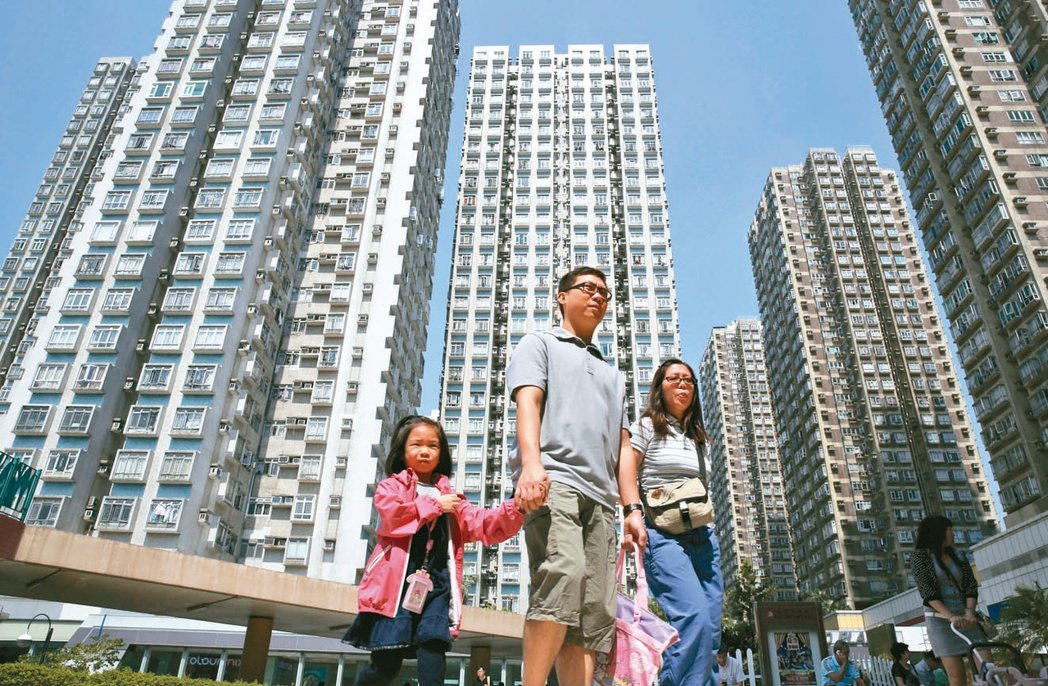 最沉重房價，香港房價所得比在全球數一數二，購屋負擔沉重。（美聯社）