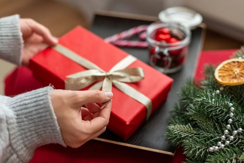 接近年末，不少公司在聖誕節會安排交換禮物活動。 圖／ingimage
