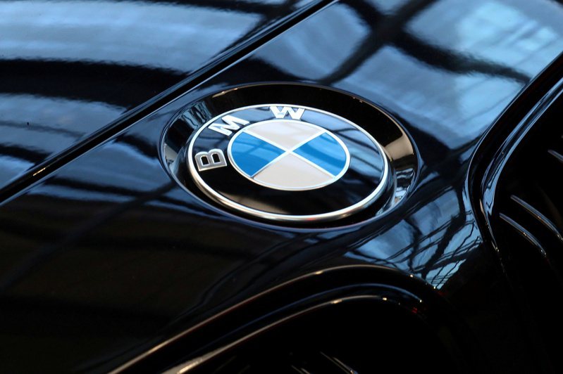 奢華汽車品牌BMW去年交車量成長9%，締造221萬輛新高，部分原因是該公司成功應對供應鏈短缺問題。路透