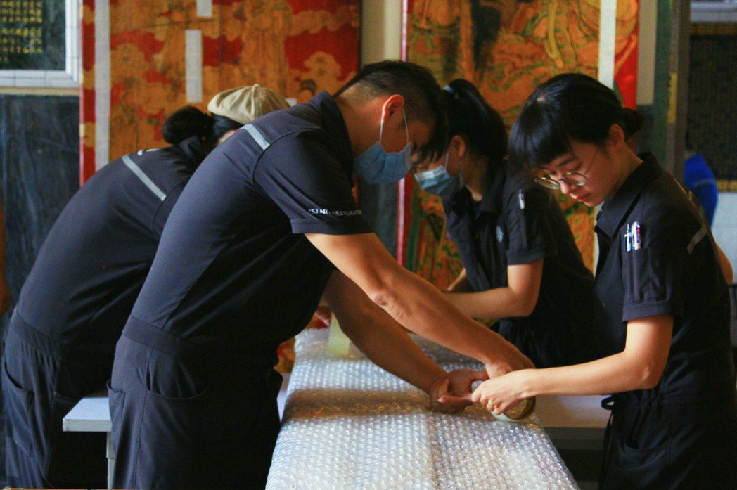 蔡舜任近年引領團隊展開「百廟門」計畫，要讓台灣廟宇之美重生與被看見。（TSJ提供...