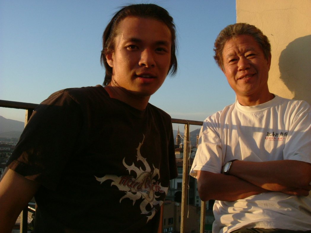 蔣勳（右）是蔡舜任就讀東海美術系時的指導教授。圖／蔡舜任提供