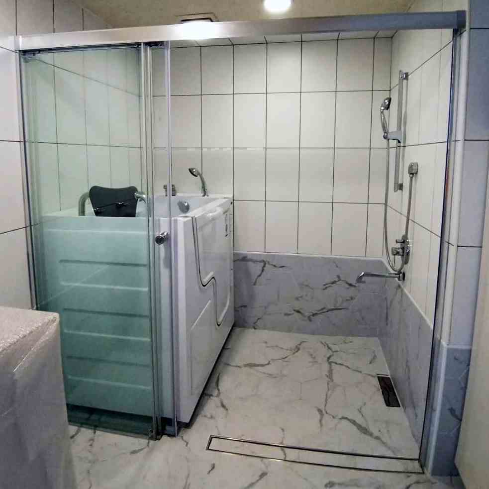 無門檻淋浴門，進出空間增40%。 毅太企業/提供