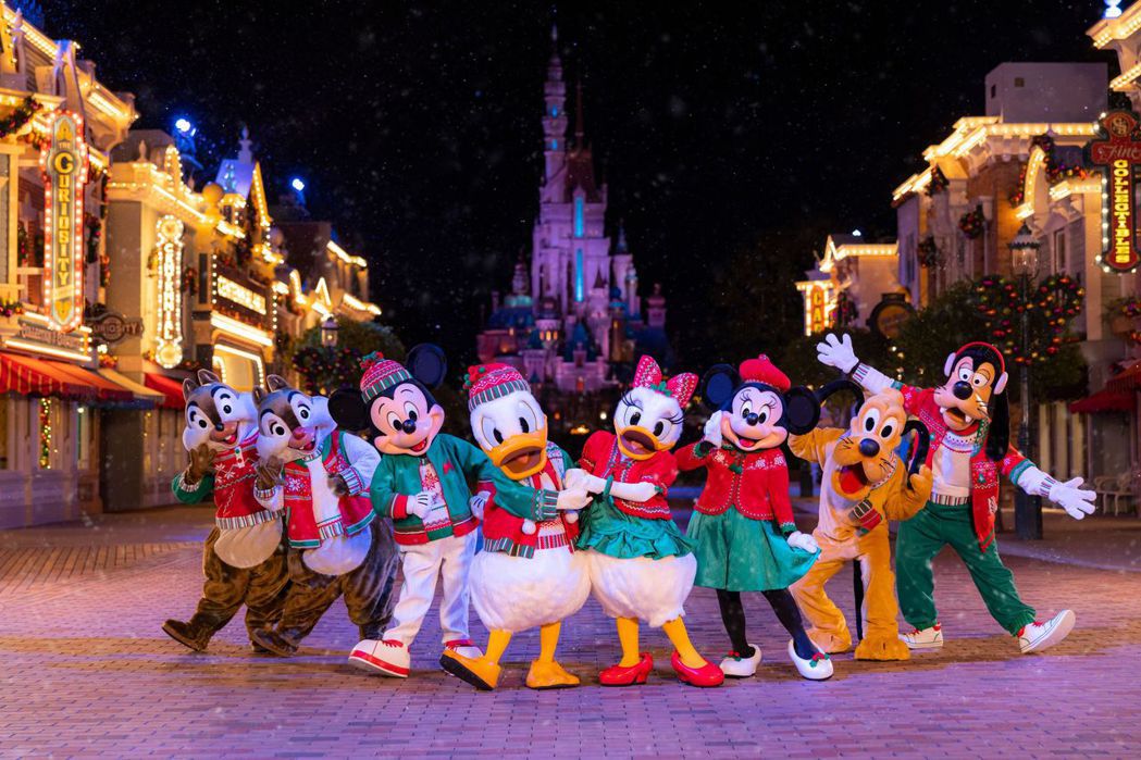 香港迪士尼樂園度假區以「A Disney Christmas」為主題帶來難忘驚喜...