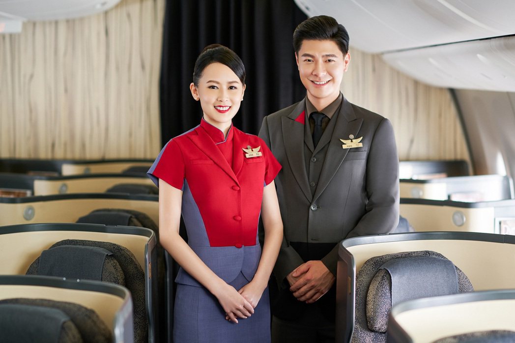 華航蟬聯《環旅世界》北亞最佳航空與《APEX》五星級最高榮譽獎。圖/華航提供