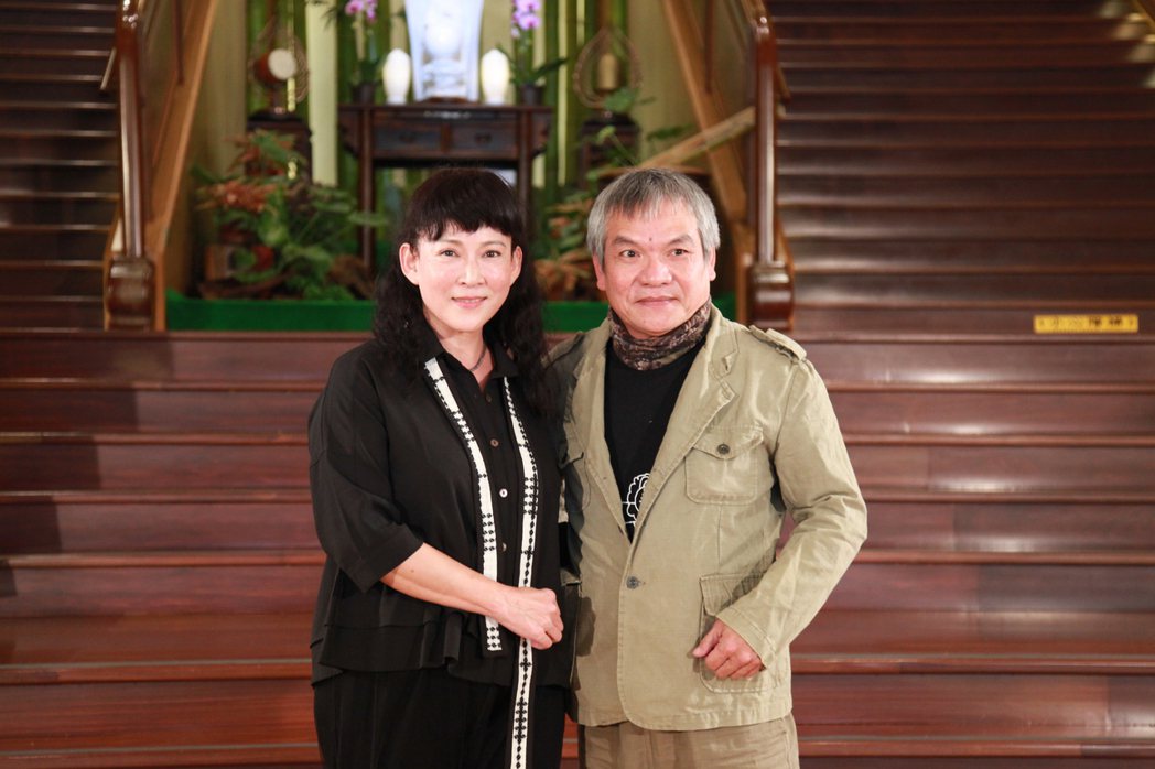 陳玉玫（左）、楊宗樺在「一路芬芳」劇中飾演男女主角的父母親。圖／大愛電視提供