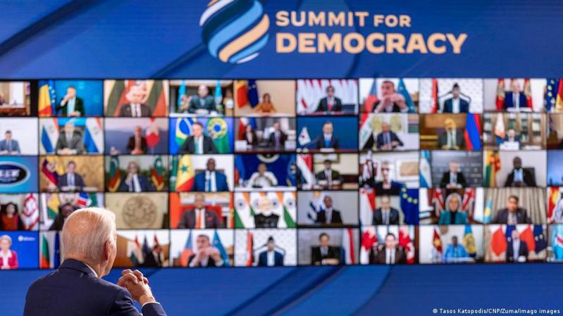 美國總統拜登周四（12月9日）召集100多位世界各國領導人參加在線「民主峰會」。圖／德國之聲