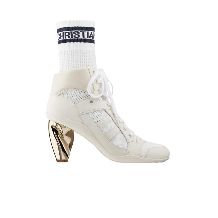 D-Zenith白色小牛皮套襪高跟踝靴也是早春搶眼新品，46,000元。圖／Di...