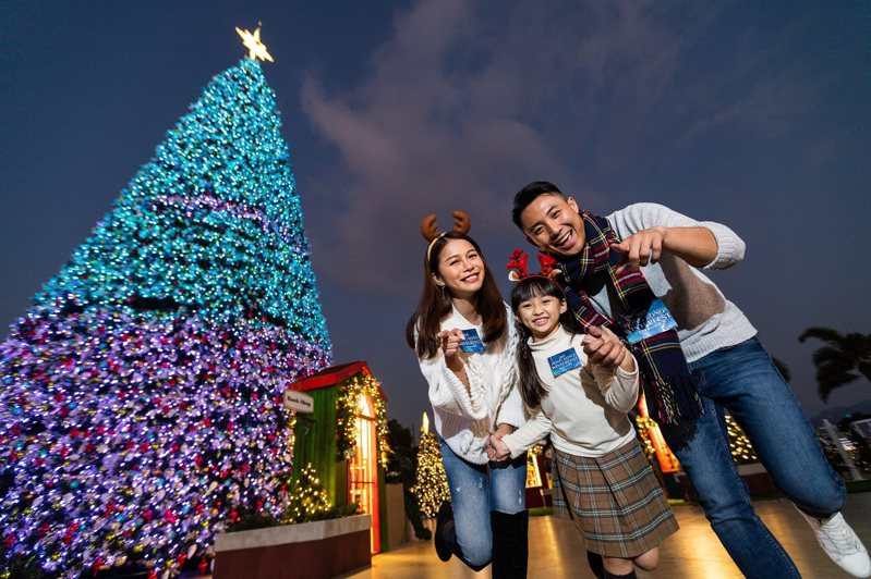 耶誕小鎮主角20米耶誕樹與耶誕小屋，首次移師西九文化區 。圖／港旅局提供