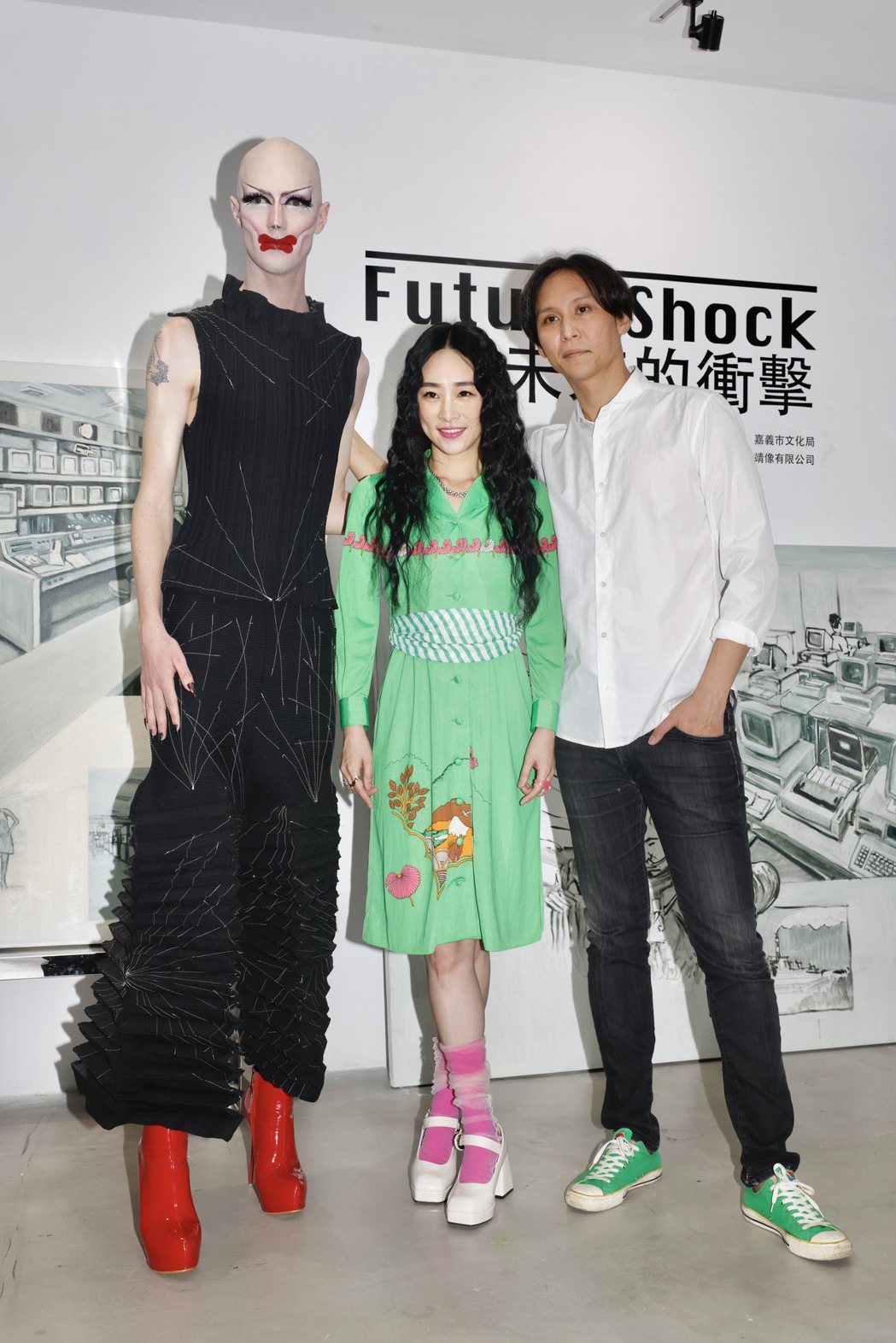 知名變裝皇后Popcorn（左起）、吳可熙與導演蘇匯宇共同出席「未來的衝擊二：永...